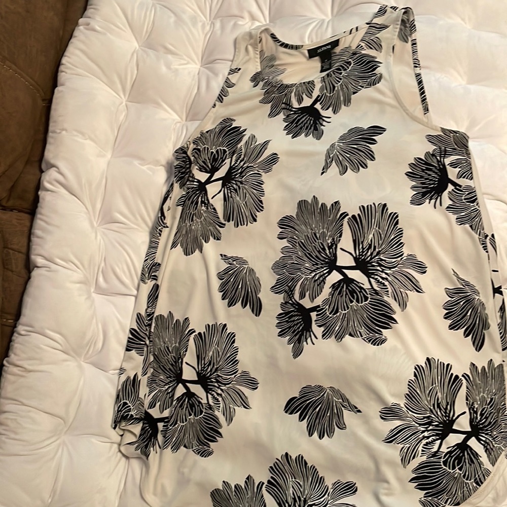 Alfani black and white flowery long sleeveless shirt
